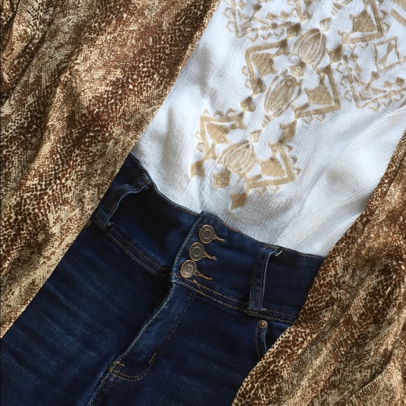 XL Embroidered Tank - Picture 6 of 6